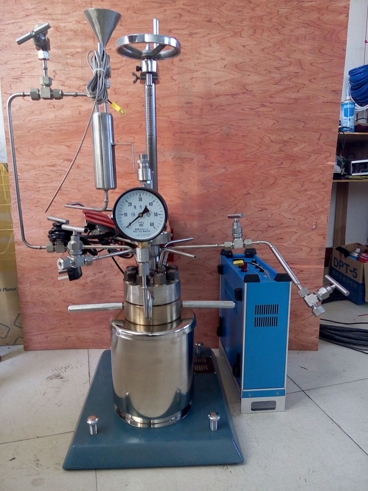 KCF系列-釜蓋升降，帶在線加料、在線取樣