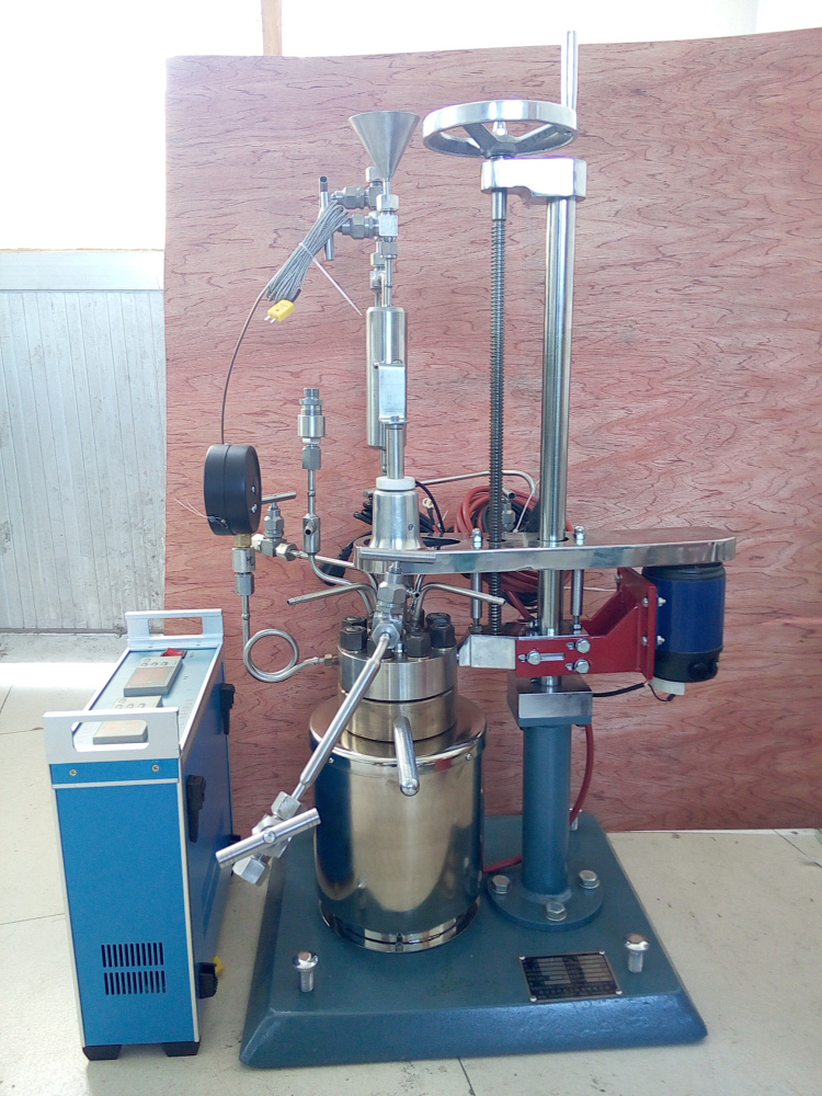 KCF系列-釜蓋升降，帶在線加料、在線取樣側面照片