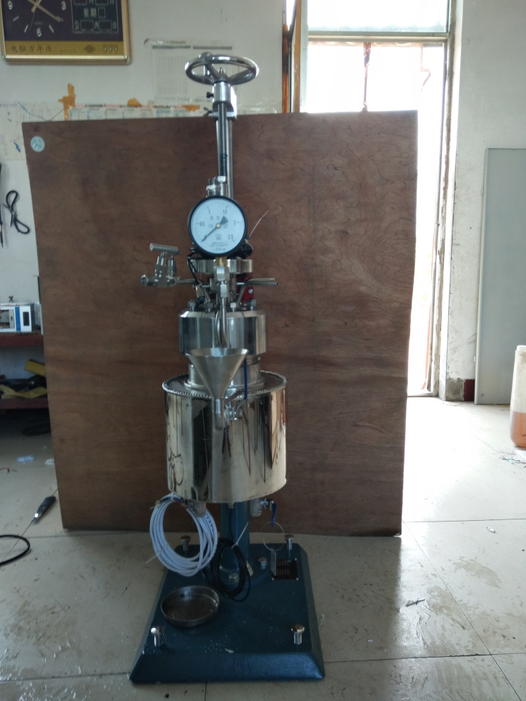 KCF系列--釜體可翻轉出料、夾套電加熱管加熱導熱油1