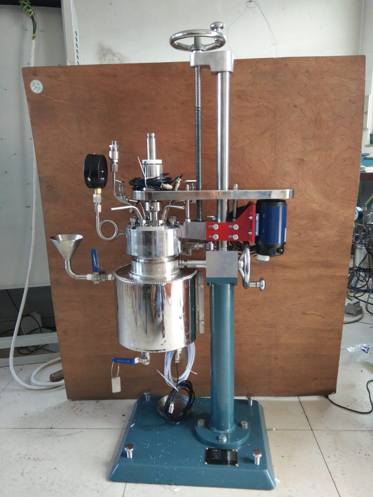 KCF系列--釜體可翻轉出料、夾套電加熱管加熱導熱油2
