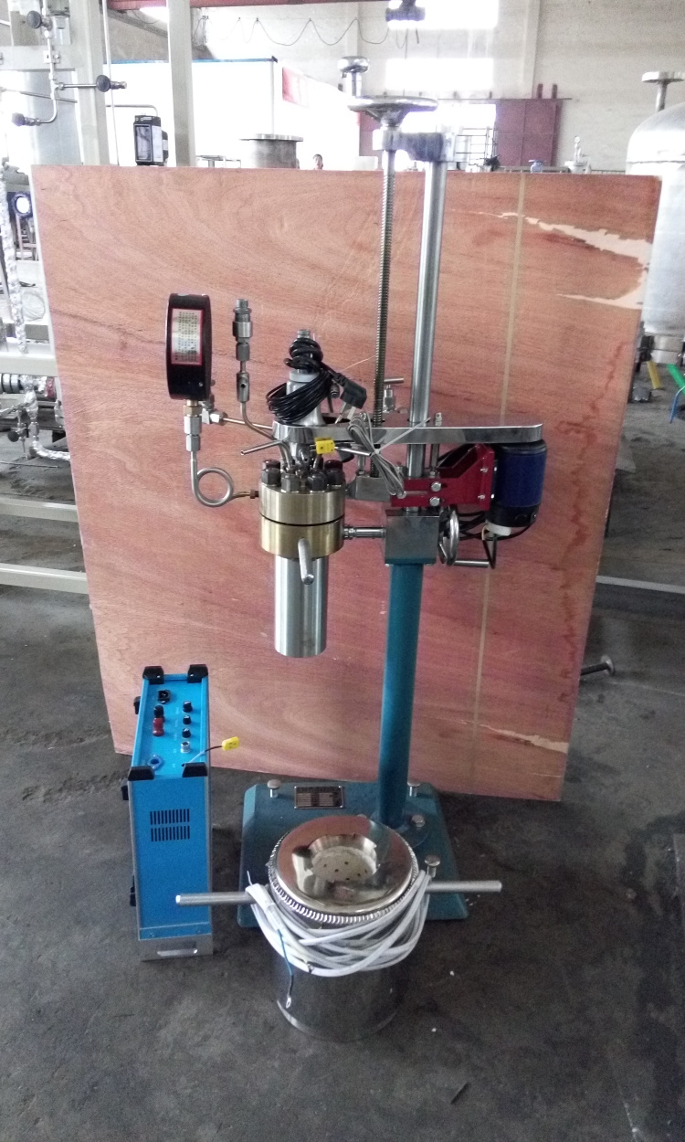 KCF系列--釜體可翻轉出料、可拆卸式電加熱側面照片