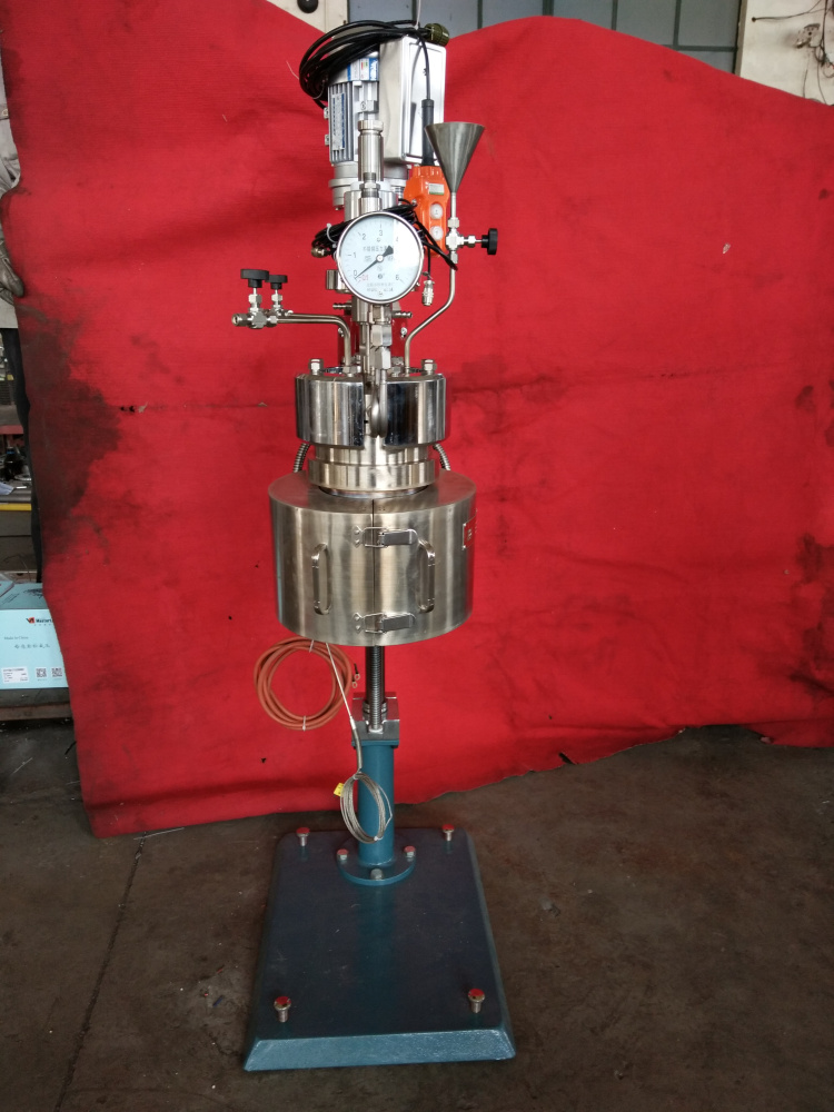 DFCF系列-電動(dòng)升降釜體、翻轉(zhuǎn)出料、開啟式加熱爐1