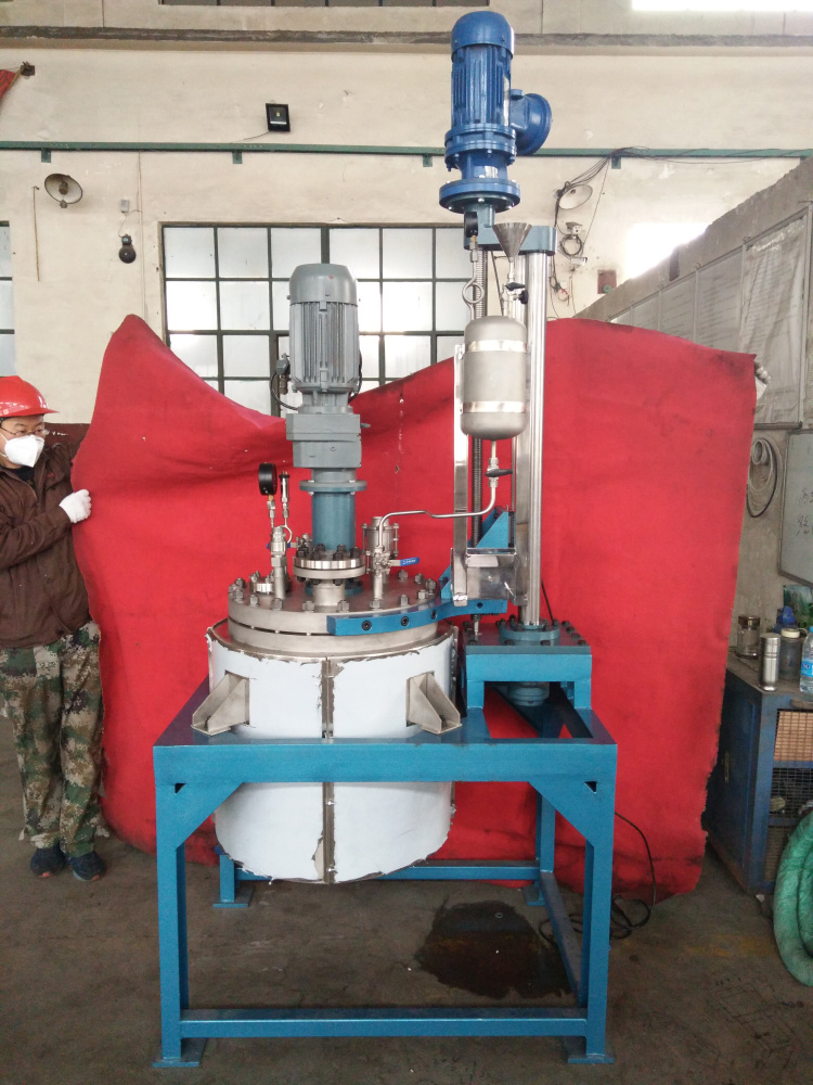 TFCF系列--電動升降釜蓋、直連攪拌、帶在線加料罐1