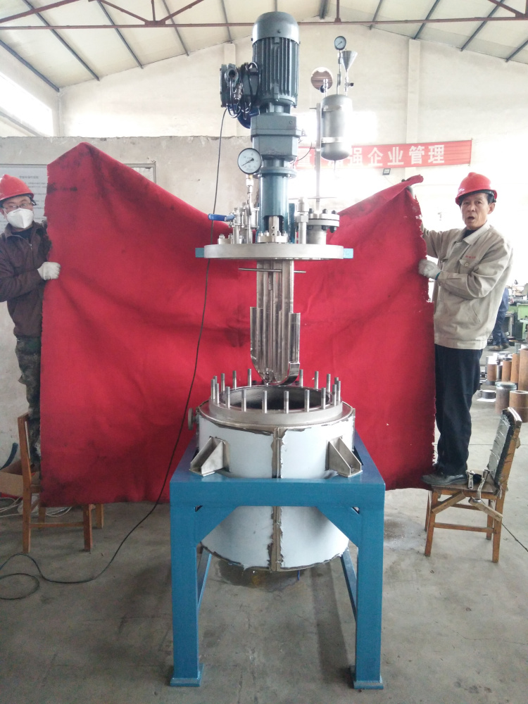 TFCF系列--電動升降釜蓋、直連攪拌、帶在線加料罐3