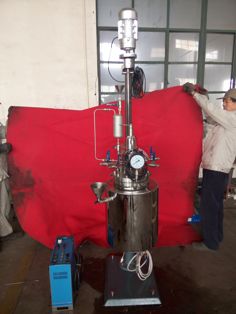 TFCF系列-釜體帶視鏡、電加熱管加熱、帶在線加料罐2